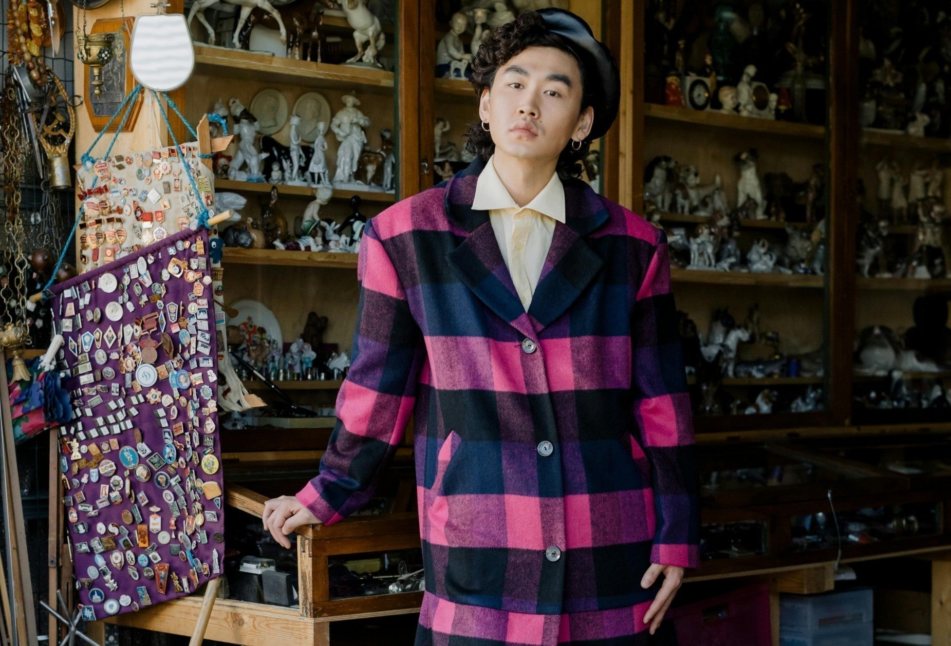Individual with gender-neutral clothes.
