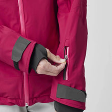 Charger l'image dans la galerie, A woman wearing a pink ski jacket with full zipper by Hey Sport, made with ECONYL® regenerated nylon.