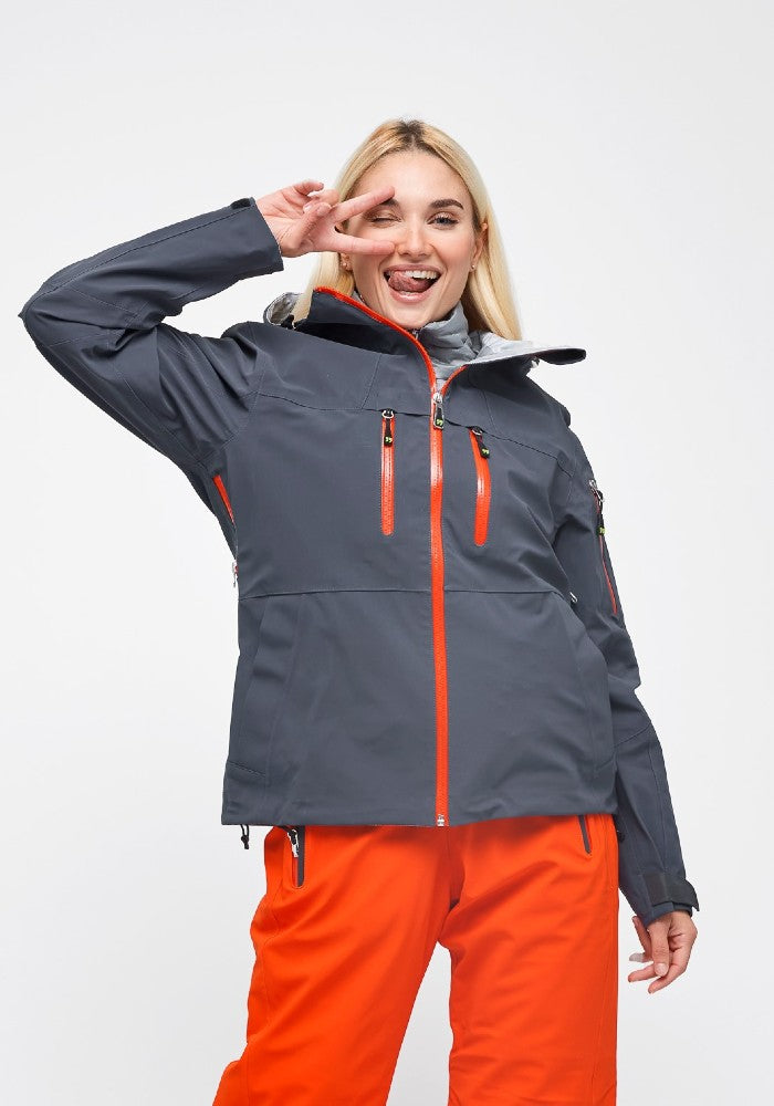 Woman wearing the Steamboat Shell Hey Sport color Grey made with ECONYL® regenerated nylon