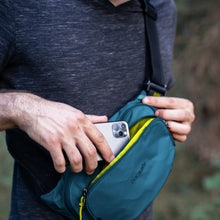 Charger l&#39;image dans la galerie, Sac banane antivol Pacsafe Eco
