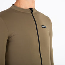 Charger l&#39;image dans la galerie, Detail of the Angry Pablo EarthTone Riding Jersey color Woodland made with ECONYL® regenerated nylon
