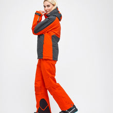 Charger l&#39;image dans la galerie, Side view of the Crested Pants Hey Sport color Orange made with ECONYL® regenerated nylon
