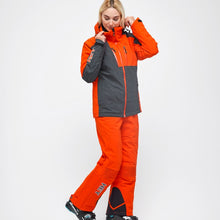 Charger l&#39;image dans la galerie, Woman wearing the Crested Pants Hey Sport color Orange made with ECONYL® regenerated nylon
