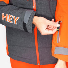 Charger l&#39;image dans la galerie, Pocket detail of the Snowbird Wool Jacket Woman Hey Sport color Grey and Orange made with ECONYL® regenerated nylon
