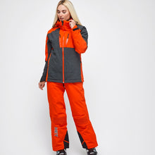 Charger l&#39;image dans la galerie, Woman wearing the Snowbird Wool Jacket Woman Hey Sport color Grey and Orange made with ECONYL® regenerated nylon
