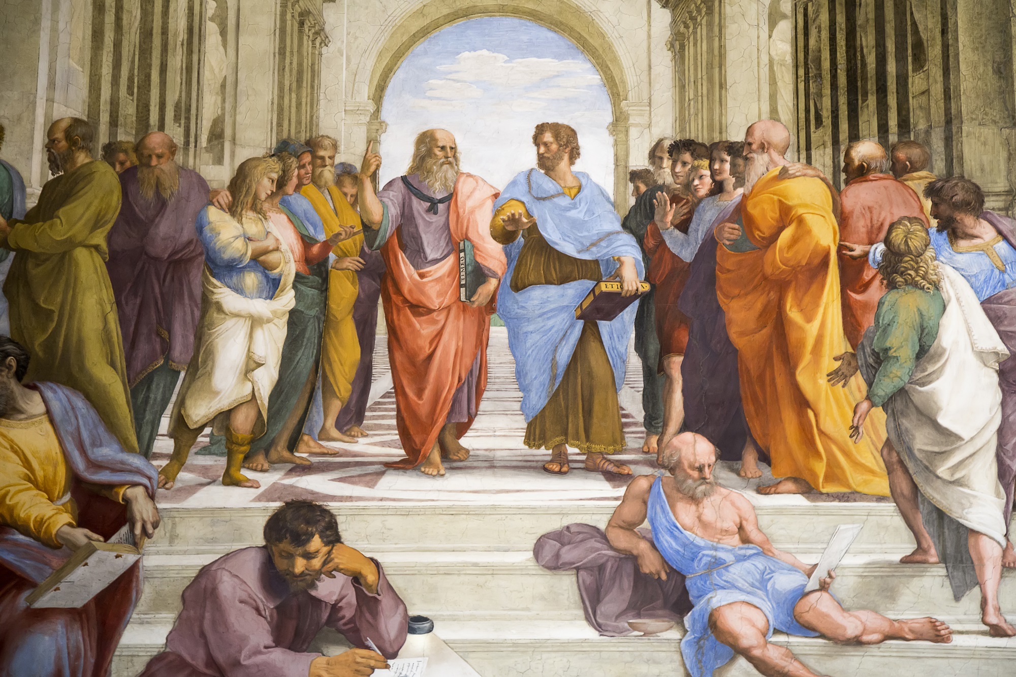 Философы спорят. Картина Рафаэля Афинская школа. Сократ на фреске Рафаэля Афинская школа.